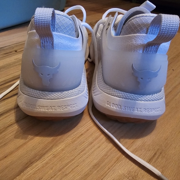 Under Armour - Picture 3 of 3